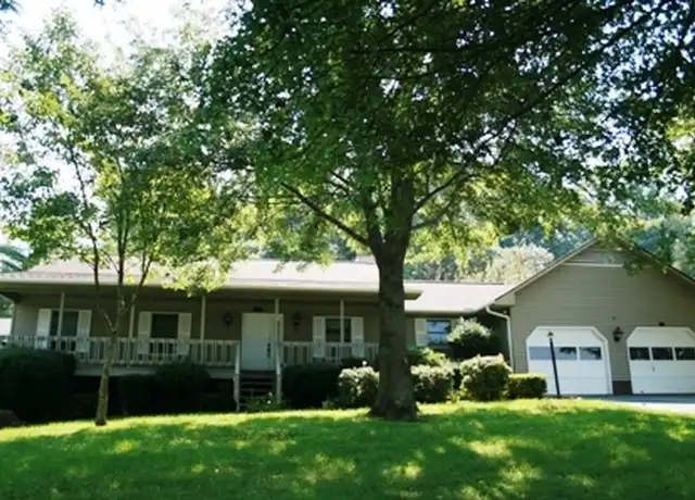 Property at 117 Mountain Valley Dr, Hendersonville, NC, 28739, 3 beds, 2 baths, [object Object]