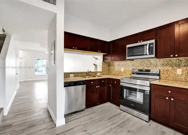 Property at 16607 Hemingway Dr, Weston, FL, 33326, 2 beds, 1.5 baths, [object Object]