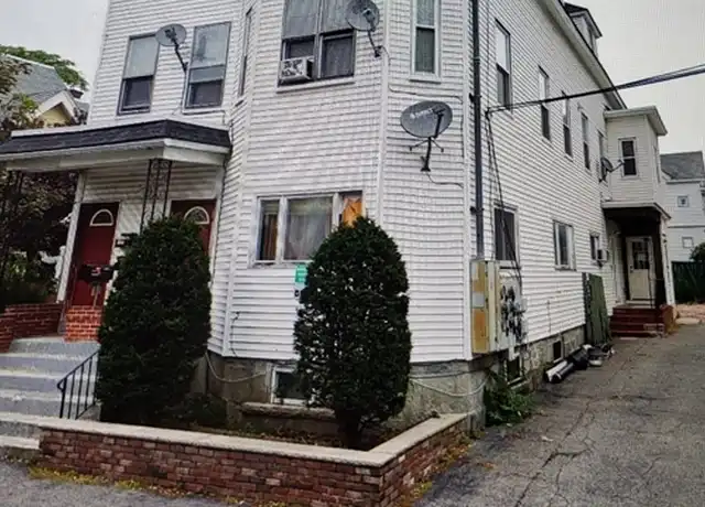 Property at 84 Pleasant St Unit 2, Lowell, MA, 01852, 2 beds, 1 bath, [object Object]