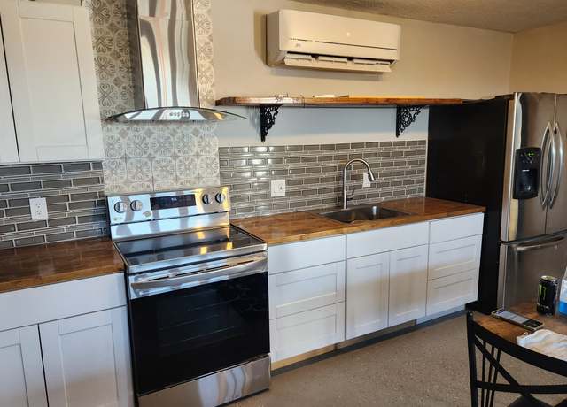Photo of 11992 Itoya Vista Rd Unit C, Apple Valley, CA 92308