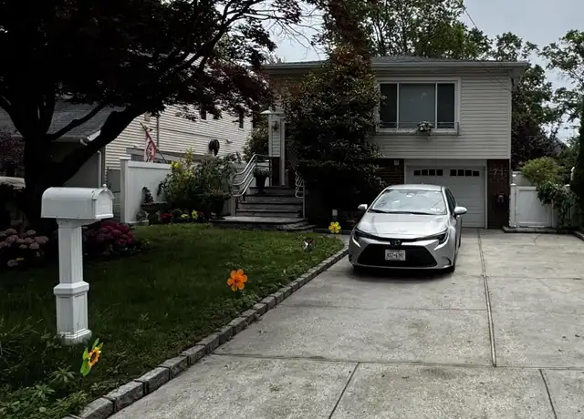 Property at 71 E Lido Prom, Lindenhurst, NY, 11757, 2 beds, 1 bath, [object Object]