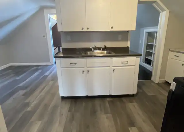Property at 31 Linden St Unit 3, New Bedford, MA, 02740, 3 beds, 1 bath, [object Object]