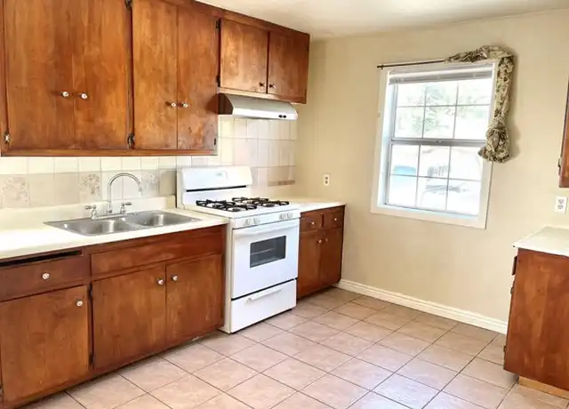 Property at 14650 Boyle Ave, Fontana, CA, 92337, 3 beds, 1 bath, [object Object]