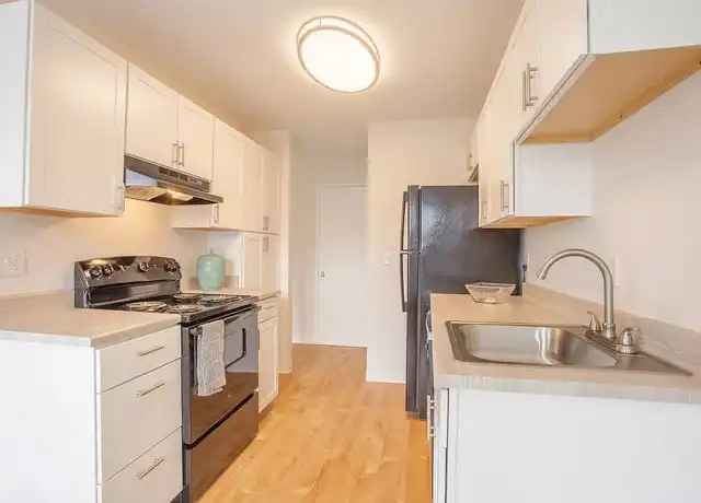 Property at Overlook at the Willamette - 12601 SE River Rd, Portland, OR, 97222, 1 bed, 1 bath, [object Object]