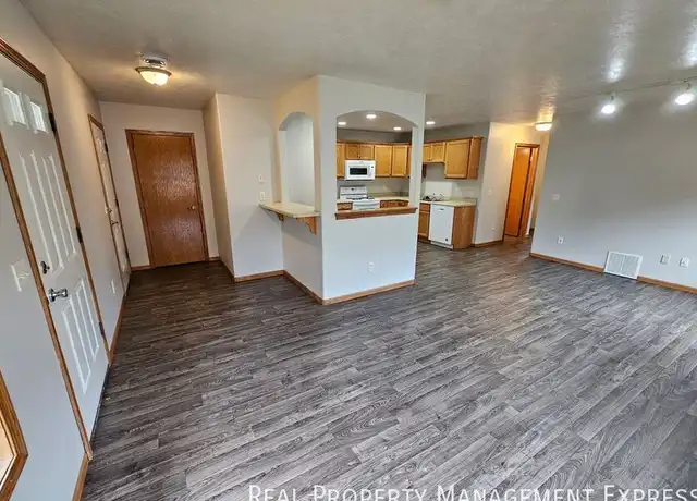 Property at 400 N 9th Ave, Brandon, SD, 57005, 3 beds, 1 bath, [object Object]