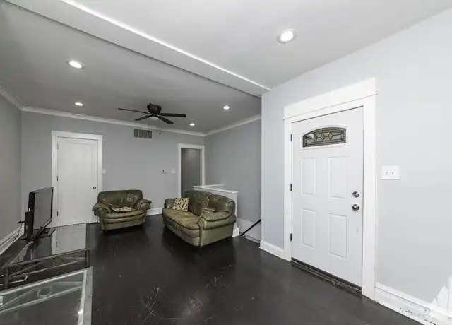 Property at 3818 W Irving Park Rd, Chicago, IL, 60618, 3 beds, 1 bath, [object Object]