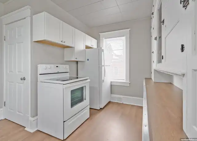 Property at 712 W Lorain St Unit 1, Appleton, WI, 54914, 2 beds, 1 bath, [object Object]