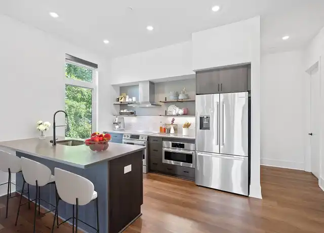 Property at Four23/Hoge - 423 Hoge St, Cincinnati, OH, 45226, 1-2 bed, 1-2 bath, [object Object]