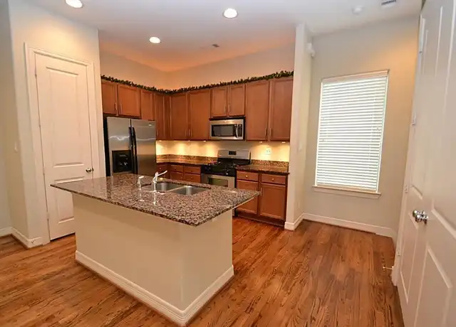 Property at 3818 Center St, Houston, TX, 77007, 2 beds, 2 baths, [object Object]