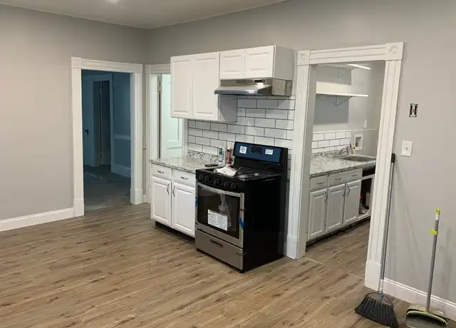 Property at 24 Brooks St Unit 1, Worcester, MA, 01606, 3 beds, 1 bath, [object Object]
