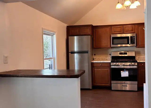 Property at 136 5th Ave Unit 2, Bay Shore, NY, 11706, 2 beds, 1 bath, [object Object]