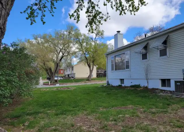 Property at 1205 Adams St, Lincoln, NE, 68521, 2 beds, 1 bath, [object Object]