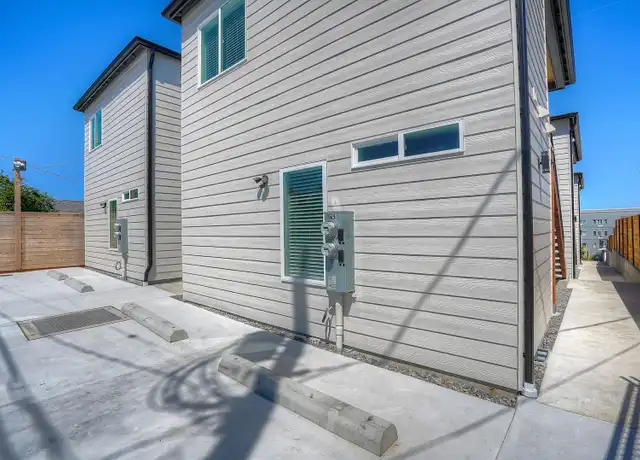 Property at 2420 S I St Unit C, Tacoma, WA, 98405, 1 bed, 1 bath, [object Object]
