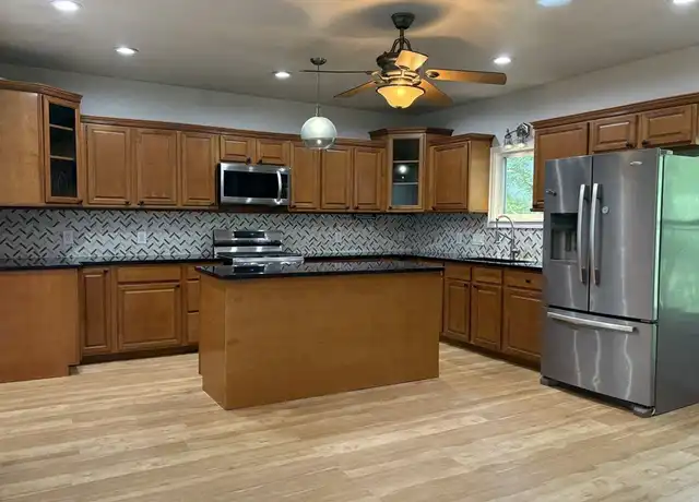 Property at 2 Chapel Pl Unit 1, Pepperell, MA, 01463, 2 beds, 1 bath, [object Object]