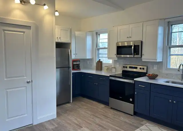 Property at 124 W Wayne Ave Unit A, Wayne, PA, 19087, 1 bed, 1 bath, [object Object]
