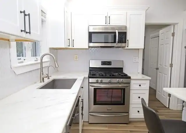 Property at 3 Greenwood Sq #1, Hyde Park, MA, 02136, 3 beds, 1 bath, [object Object]