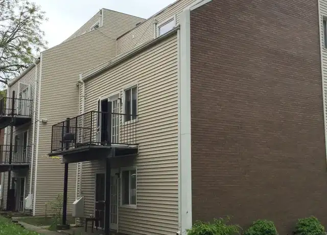 Property at 211 E Clark St, Champaign, IL, 61820, 2 beds, 1 bath, [object Object]