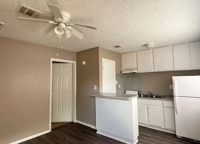 Property at 500 E 31st St Unit 205, Bryan, TX, 77803, 2 beds, 1 bath, [object Object]