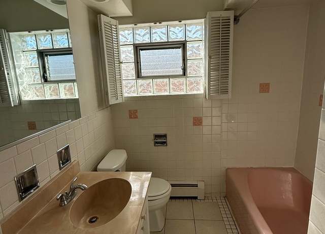 Photo of 8527 W Berwyn Ave Unit 2, Chicago, IL 60656