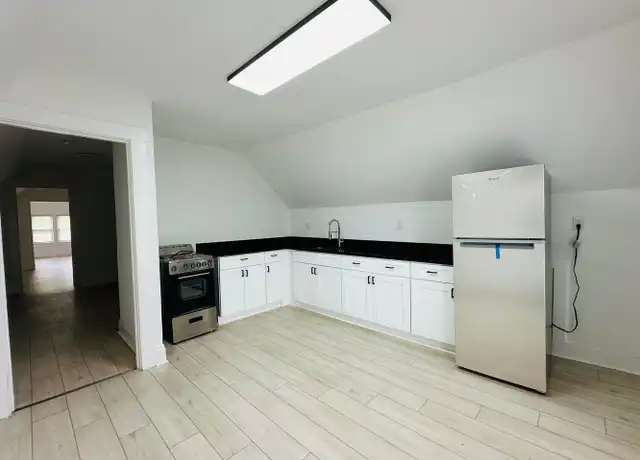 Property at 4014 Cypress Ave Unit 3, Cleveland, OH, 44109, 2 beds, 1 bath, [object Object]