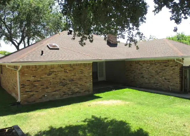 Property at 1804 Green Ridge Dr, Carrollton, TX, 75007, 4 beds, 2 baths, [object Object]