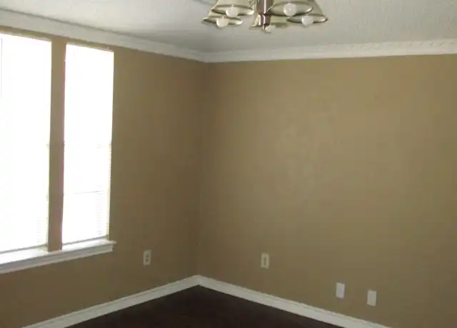 Property at 1804 Green Ridge Dr, Carrollton, TX, 75007, 4 beds, 2 baths, [object Object]