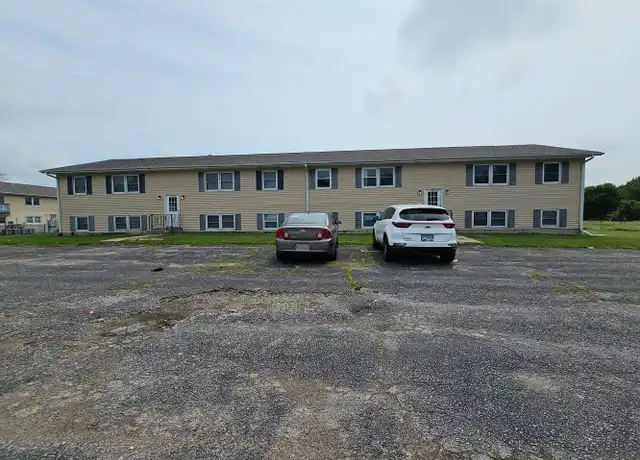 Property at 769 W 61st St Apt 5, Davenport, IA, 52806, 2 beds, 1 bath, [object Object]
