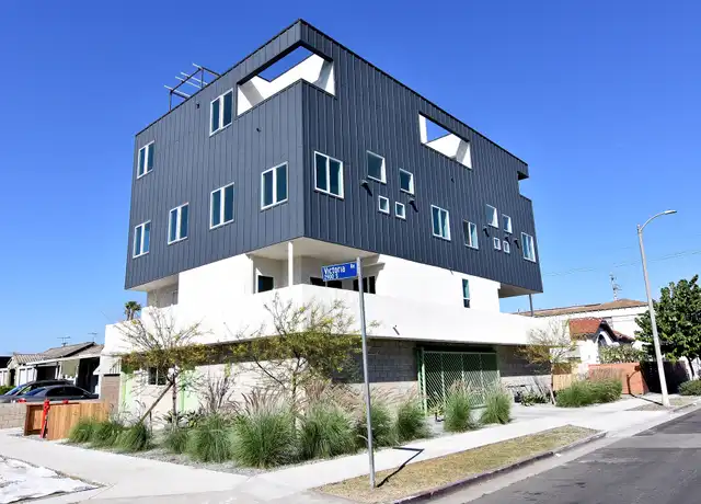 Property at 2958 S Victoria Ave Unit B4c, Los Angeles, CA, 90016, 1 bed, 1 bath, [object Object]