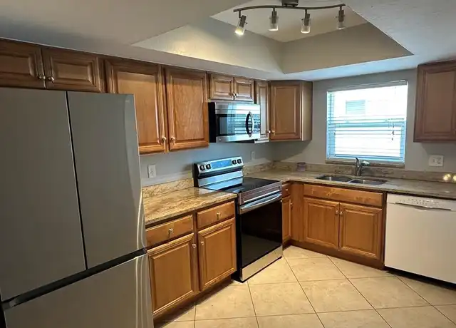 Property at 722 107th Ave N, Naples, FL, 34108, 3 beds, 2 baths, [object Object]