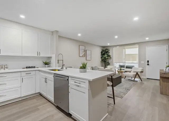 Photo of 662 Tamarack Ave, Carlsbad, CA 92008