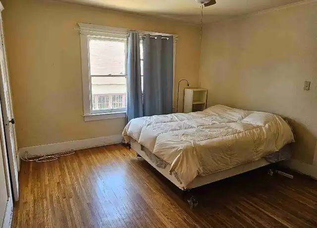 Property at 1424 W 37th Dr Unit Upstairs, Los Angeles, CA, 90018, 1 bed, 1 bath, [object Object]