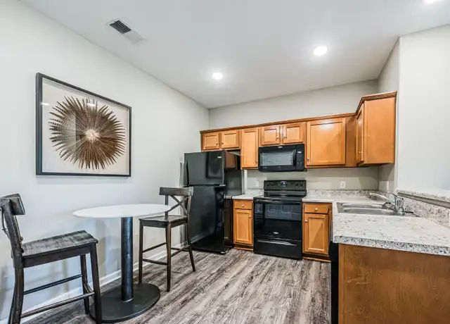 Property at 875 Lynnwood Way Unit 875-C Lynnwood Way-Unit 6, Bowling Green, KY, 42104, 1 bed, 1 bath, [object Object]
