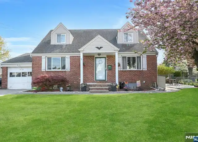 Property at 72 Yerger Rd, Fair Lawn, NJ, 07410, 3 beds, 3 baths, [object Object]
