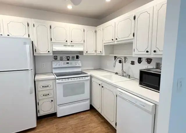 Property at 186 Valencia H, Delray Beach, FL, 33446, 1 bed, 1.5 baths, [object Object]