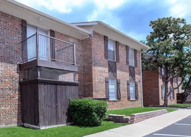 Photo of 2001 Teasley Ln, Denton, TX 76205