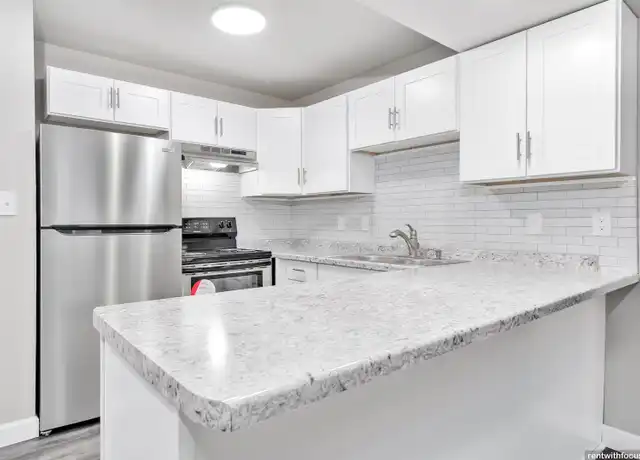 Property at 407 Southtowne Dr Unit L206, South Milwaukee, WI, 53172, 1 bed, 1 bath, [object Object]