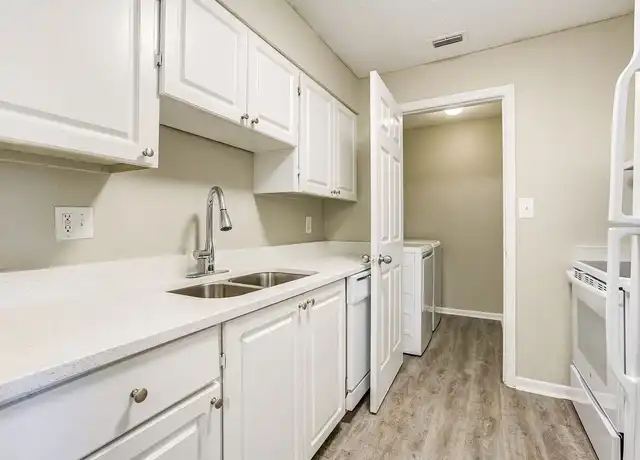 Property at Stone Creek Apartments - 13275 Arbor Pointe Cir, Tampa, FL, 33617, 1-2 bed, 1-2 bath, [object Object]
