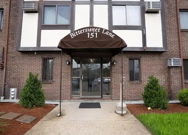 Property at 151 Bittersweet Ln, Randolph, MA, 02368, 2 beds, 1 bath, [object Object]
