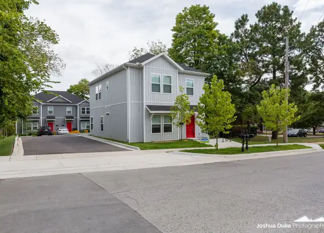 Property at 716 Cleveland St Rm A, Fayetteville, AR, 72701, 1 bed, 1 bath, [object Object]