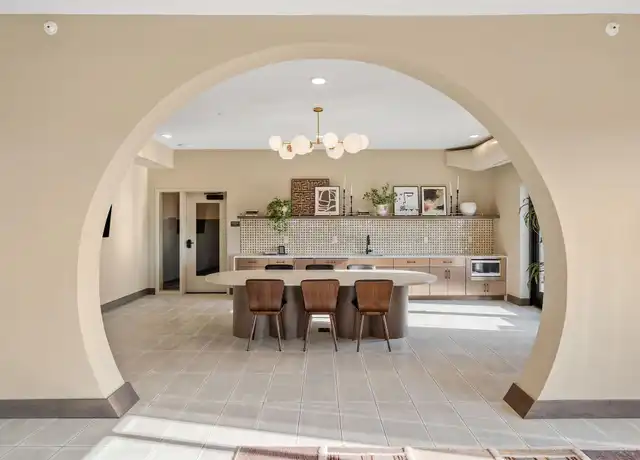 Property at 470 Lexington Pkwy S, Saint Paul, MN, 55105, 2 beds, 2 baths, [object Object]