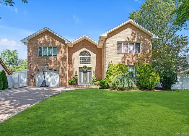 Property at 27 Circle Dr, Roslyn Heights, NY, 11577, 4 beds, 3.5 baths, [object Object]