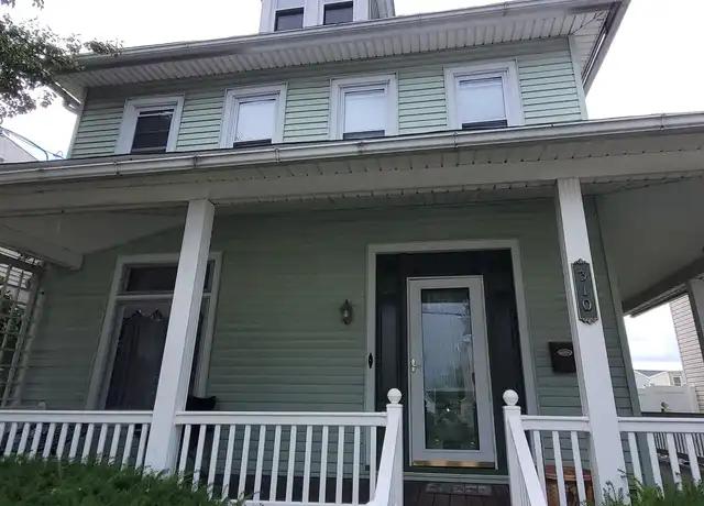 Property at 310 E Jackson St, New Holland, PA, 17557, 4 beds, 1 bath, [object Object]