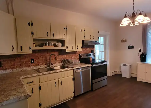 Property at 310 E Jackson St, New Holland, PA, 17557, 4 beds, 1 bath, [object Object]