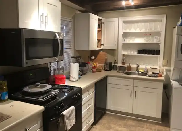 Property at 25 Thomas St, Charleston, SC, 29403, 2 beds, 1 bath, [object Object]