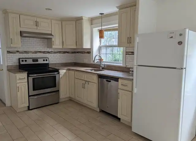 Property at 144 Lake Shore Dr, East Weymouth, MA, 02189, 4 beds, 3 baths, [object Object]