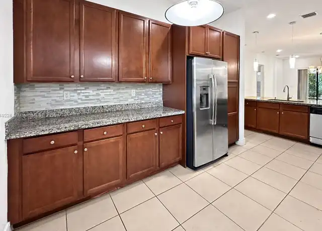 Property at 3275 W 96 Pl Unit 3275, Hialeah, FL, 33018, 4 beds, 3.5 baths, [object Object]
