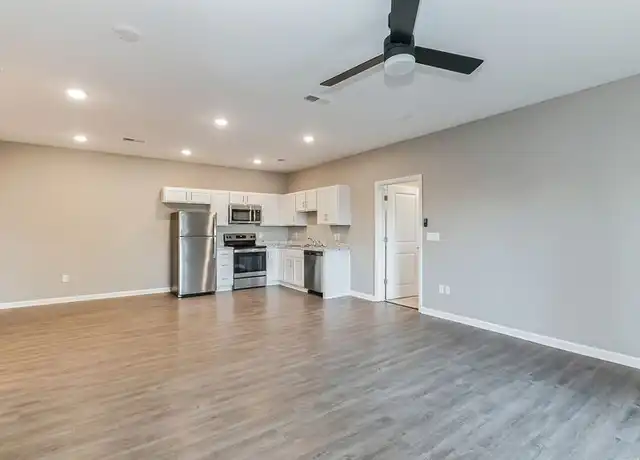 Property at 1601 E Main St Unit 307, New Albany, IN, 47150, 1 bed, 1 bath, [object Object]