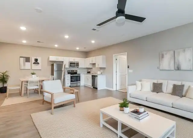Property at 1601 E Main St Unit 307, New Albany, IN, 47150, 1 bed, 1 bath, [object Object]