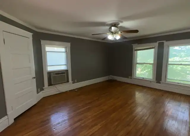 Property at 314 Locust St Apt 3, Waterloo, IA, 50701, 3 beds, 1 bath, [object Object]