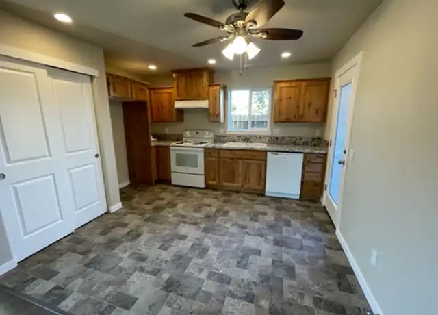 Property at 1841 Hubbard Ln Unit 5, Grants Pass, OR, 97527, 1 bed, 1 bath, [object Object]